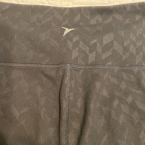 Old Navy Go-Dri 7/8 high-waisted leggings - Picture 4 of 4